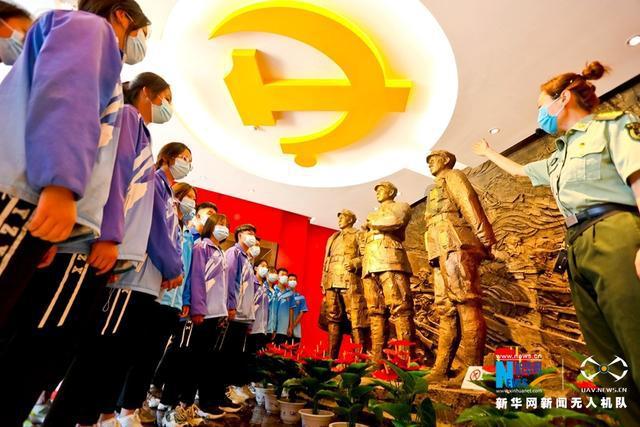 青年诗人牛涛抑郁症去世，曾写歌《悲伤逆流成河》