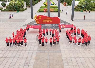 怎么样才能和一个女生聊天聊到她心动。游戏画面